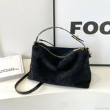 Stor skuldertaske med lynlås og stærke PU-syninger